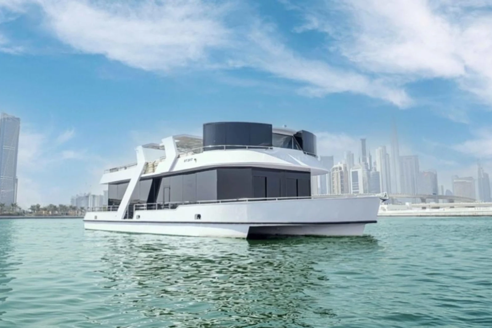 Dubai Charter Yacht