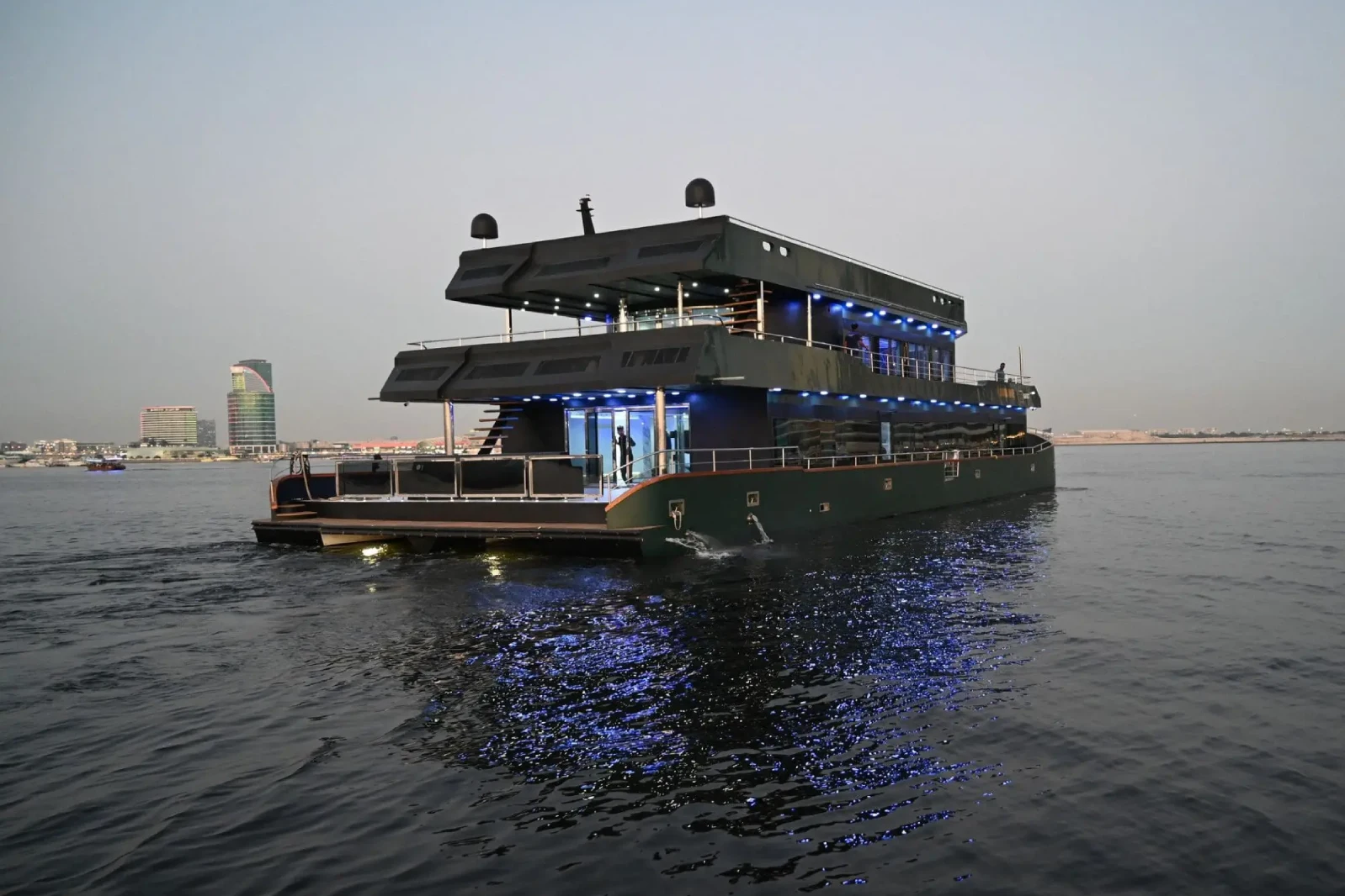 Dubai Charter Yacht